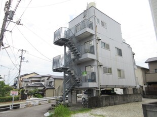 花岡マンションの物件外観写真